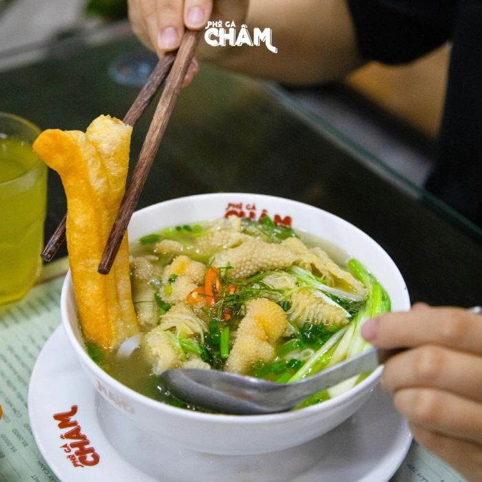 Hương vị phở gà thơm ngon đặc trưng tại Phở Gà Châm