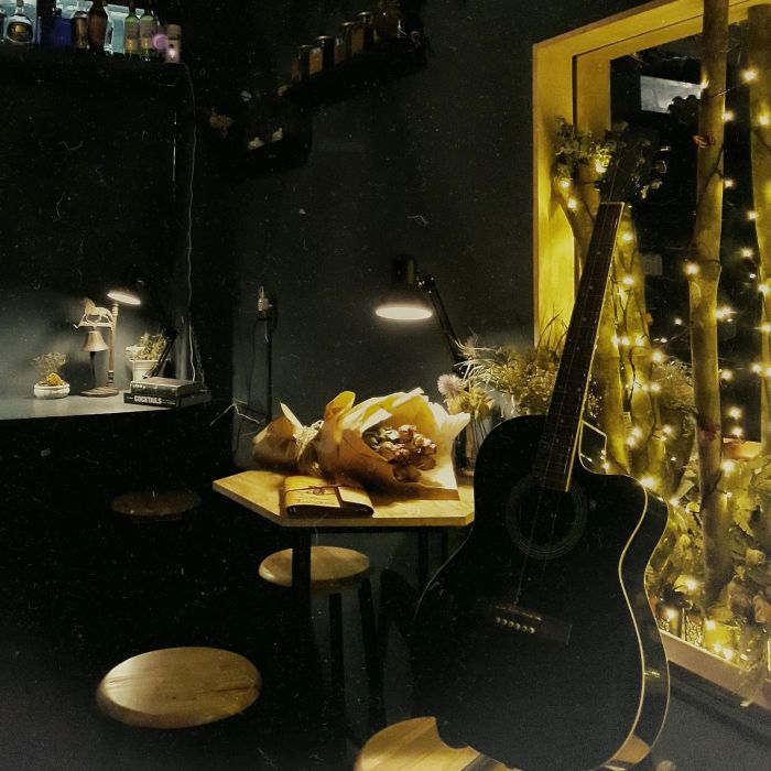 Góc quầy bar ấm áp tại Fox's Den