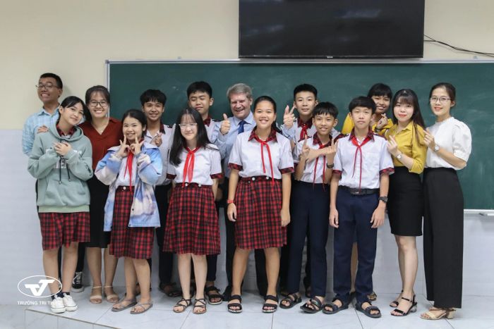 Toàn cảnh khuôn viên xanh mát của Hệ thống Giáo dục Tri Thức