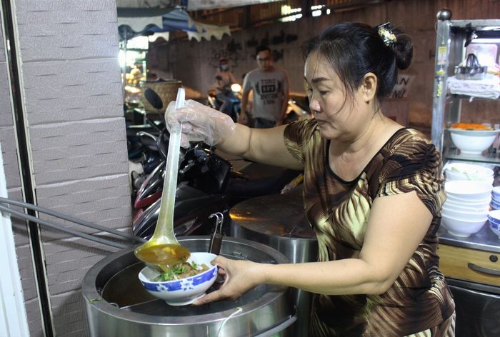 Hình ảnh chủ quán Bún bò Huế Ngự Bình