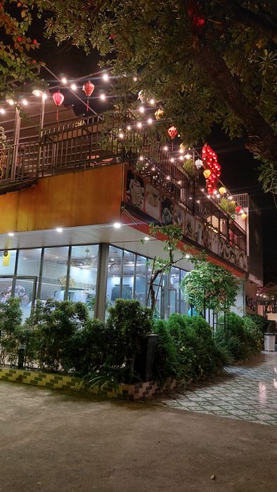 Không gian xanh mát đầy thư giãn tại Việt Coffee
