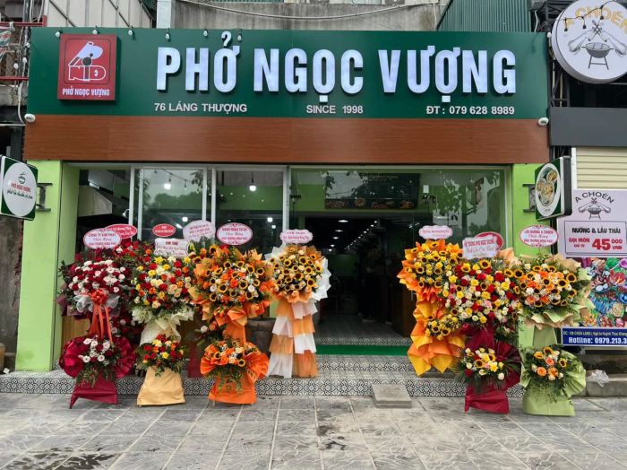 Không gian ấm cúng và tô phở đặc biệt tại Phở Ngọc Vượng