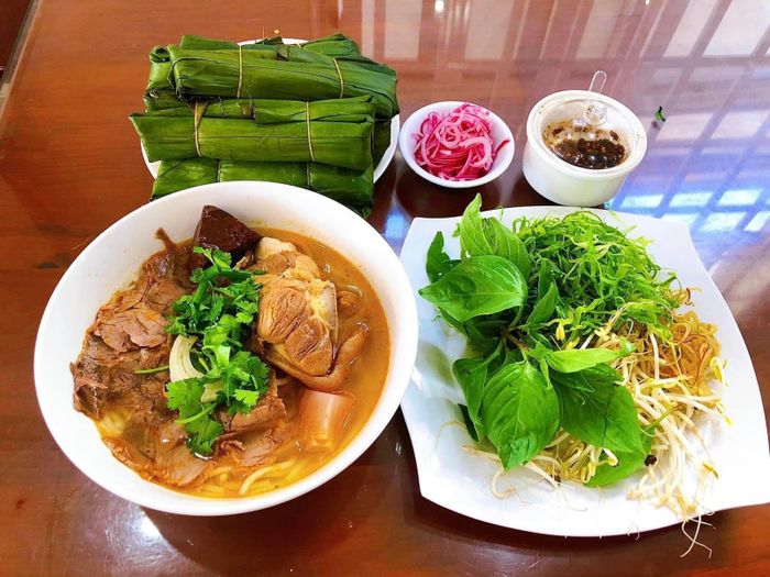 Hình ảnh Bún bò Hoa Lâm đầy hấp dẫn