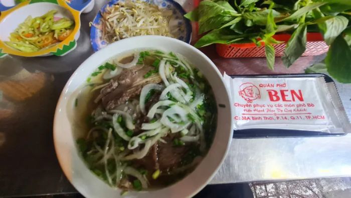 Hình ảnh tô phở bò tái thơm ngon tại Phở Ben