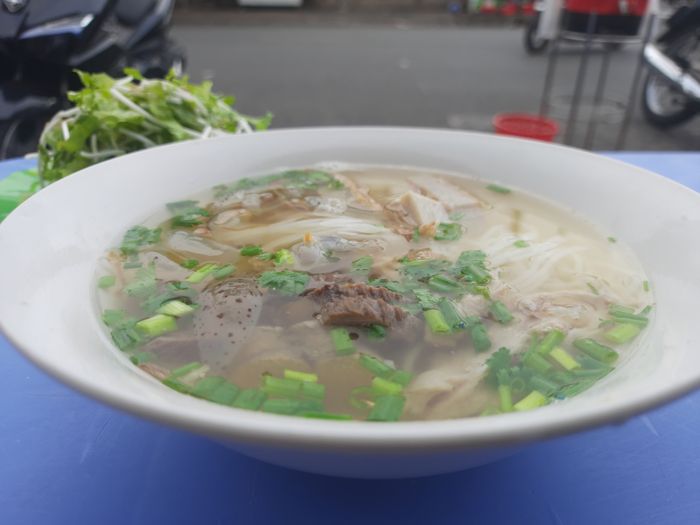 Không gian ấm cúng tại Bún chả cá Nha Trang Hà Ra