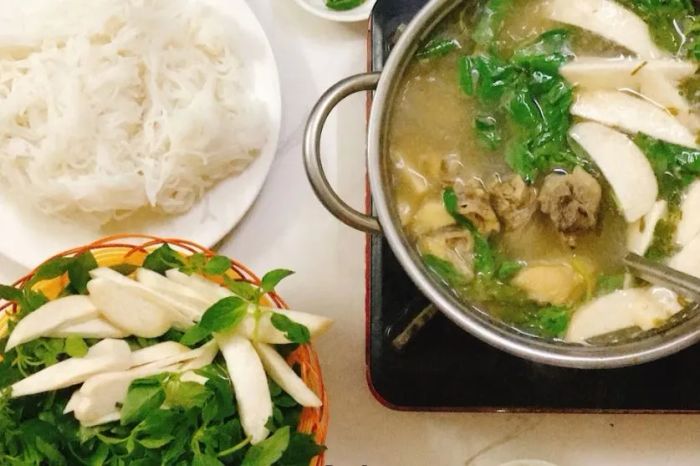 Hình ảnh nồi lẩu gà lá é thơm ngon tại A Hùng