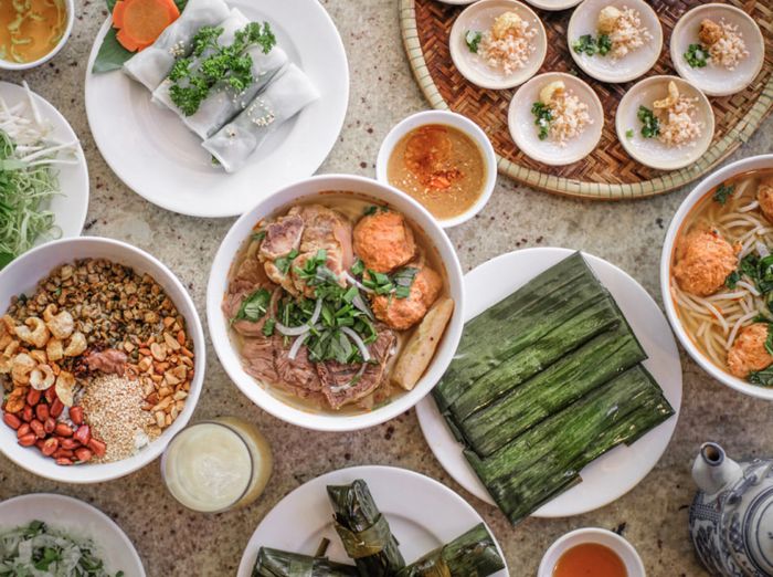 Hình ảnh Nam Giao Quán - Không gian ẩm thực Huế thanh lịch