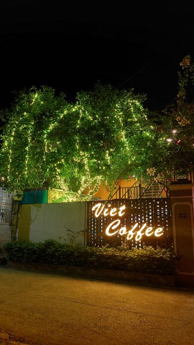 Góc sống ảo đầy nghệ thuật giữa khu vườn Việt Coffee