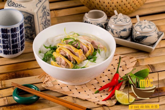 Hình ảnh tô phở gà thơm ngon tại Phở Vị Mộc