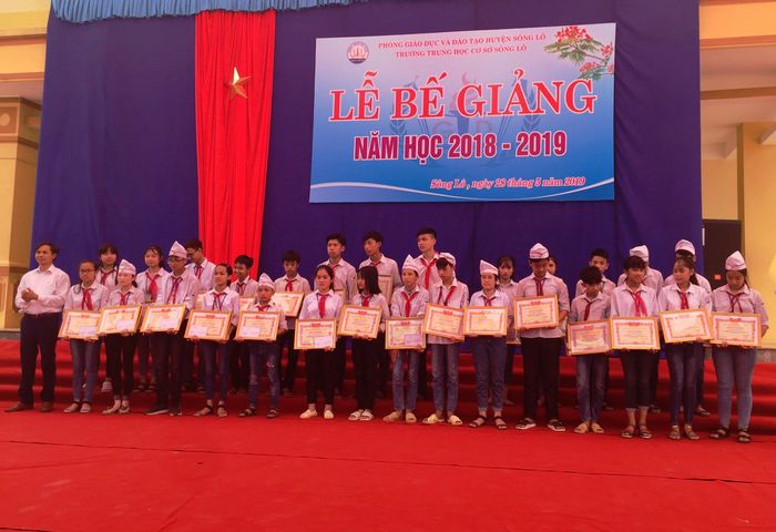 Hình ảnh hoạt động giảng dạy và học tập tại Trường THCS Sông Lô - Môi trường giáo dục thân thiện, hiện đại