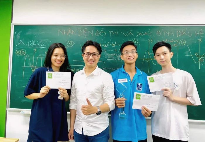 Hình ảnh lớp học Toán Thầy Tùng