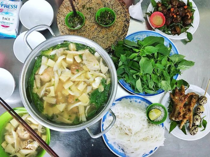 Lẩu Gà Lá É – 205 Phạm Văn Chiêu ảnh 2