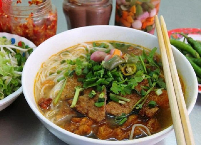 Không gian ấm cúng tại Bún Chả Cá Đà Nẵng Quán Ty