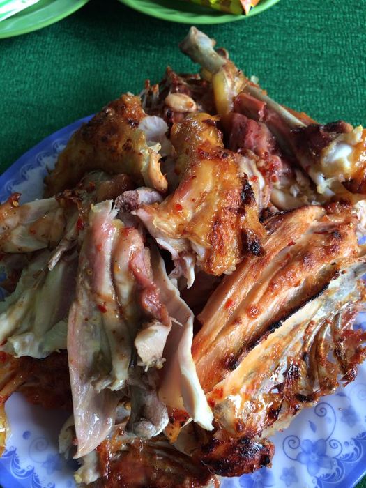Không gian thưởng thức gà nướng Thanh Tâm đầm ấm