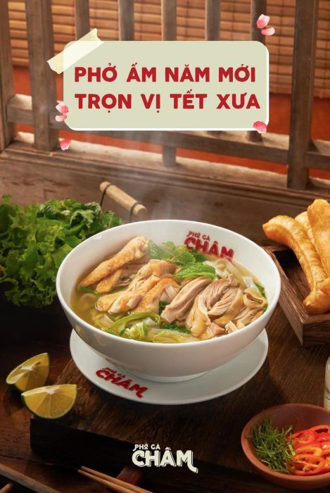 Không gian ấm cúng và tô phở gà đặc biệt tại Phở Gà Châm