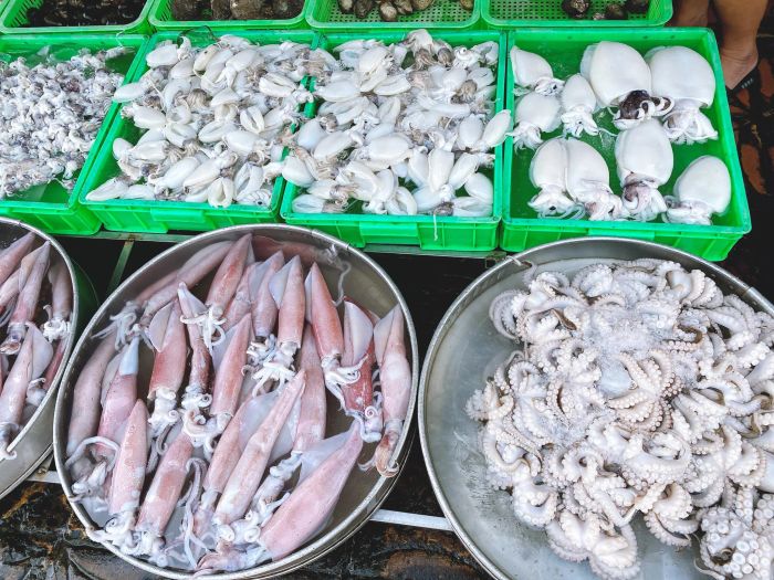 Không gian trưng bày hải sản tươi sống tại Vựa Hải Sản Thuý