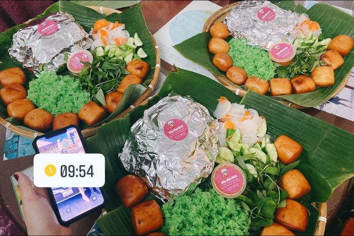 Hình ảnh gà nướng vàng ươm hấp dẫn tại Rich Food & Drinks