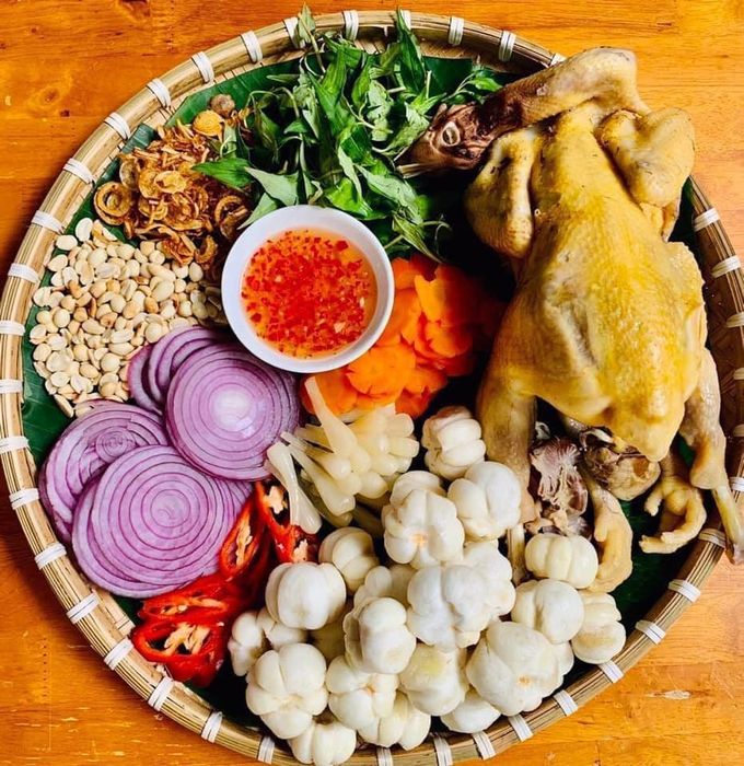 Hình ảnh gà nướng vàng ươm hấp dẫn tại Minh Gà Tre