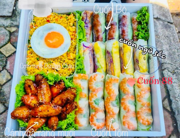 Không gian ấm cúng tại Cơm & Cuốn 88