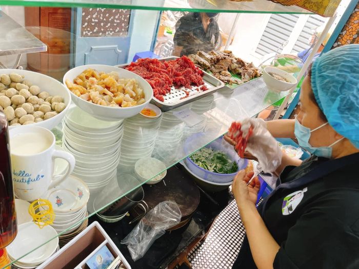 Không gian ấm cúng tại Phở Hương