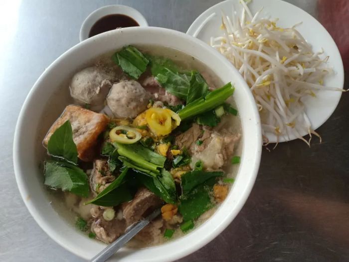 Không gian ấm cúng tại Phở Lâm