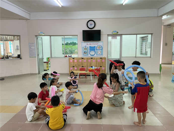 Hình ảnh sống động về <i>Trường Mầm non 8</i> - không gian học tập tràn đầy niềm vui và sắc màu tuổi thơ.