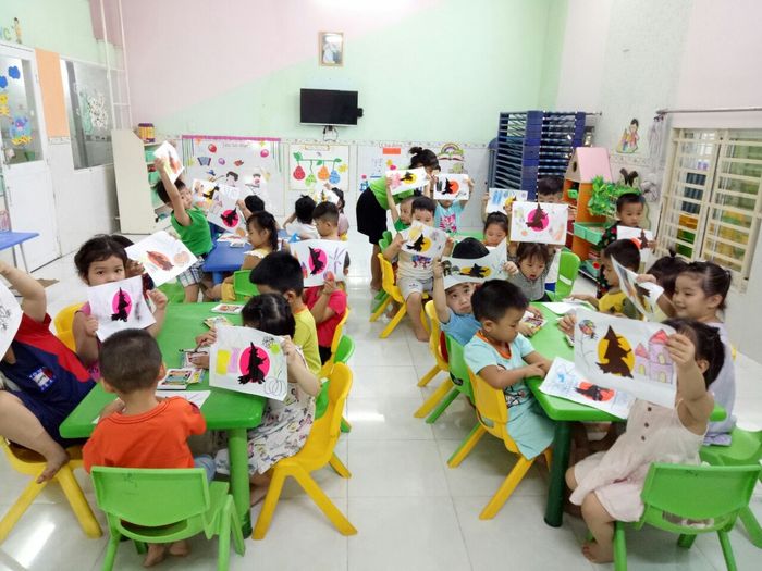 Góc sân chơi đầy màu sắc tại Trường Mầm Non ĐôRêMi