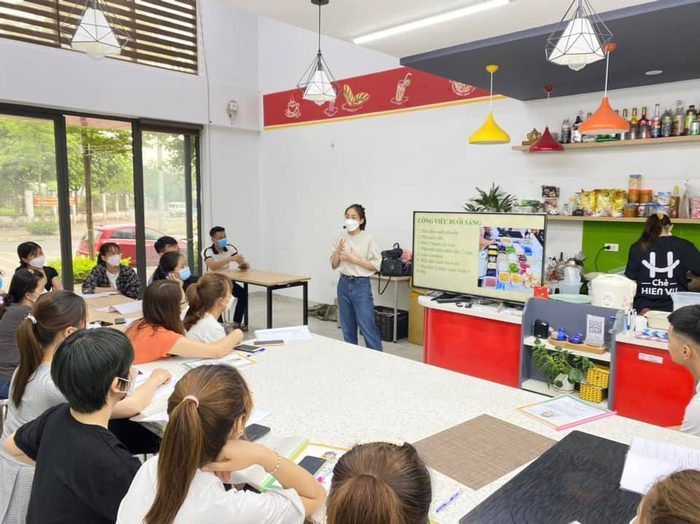 Ảnh 1: Không gian đào tạo đầy cảm hứng tại Hiền Vũ - nơi những ý tưởng kinh doanh chè được ươm mầm