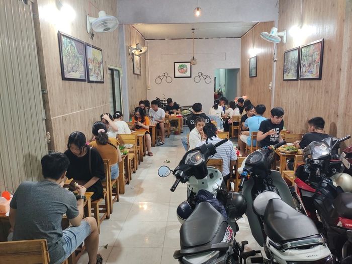 Không gian ấm cúng và mẹt bún đậu hấp dẫn tại Lộc Vừng