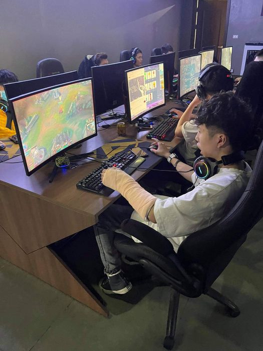 Khu vực thi đấu chuyên nghiệp tại VirusX Platinum