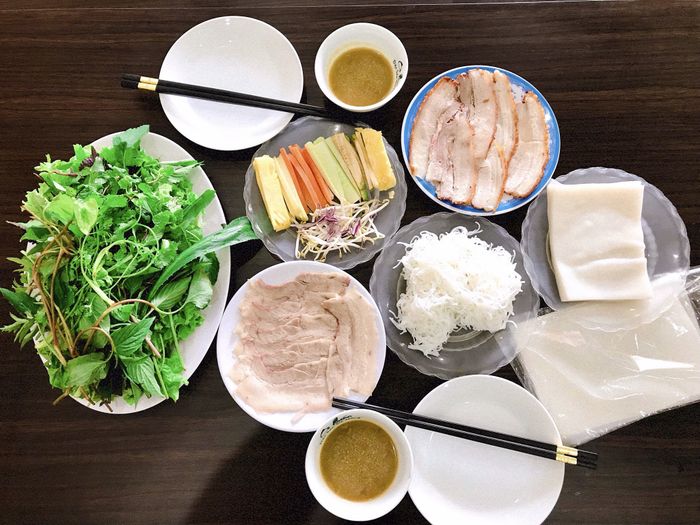 Cò Quán - Thiên đường bánh tráng cuốn thịt heo giữa lòng Hà Nội