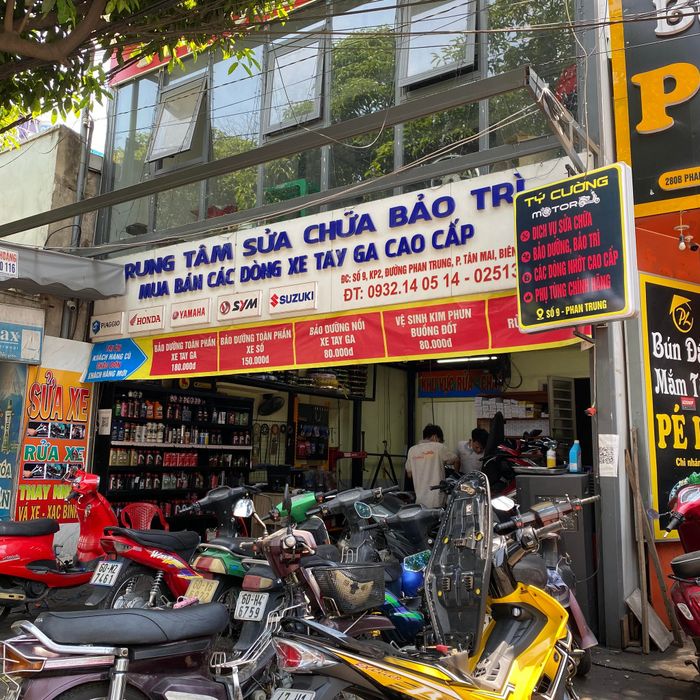 Hình ảnh không gian làm việc chuyên nghiệp tại Tý Cường Motor
