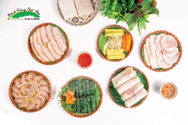 Hình ảnh đặc trưng về không gian ẩm thực tại Bánh Tráng Thịt Heo Phú Cường