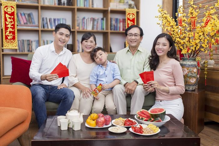 Khoảnh khắc ấm áp gia đình sum vầy ngày Tết