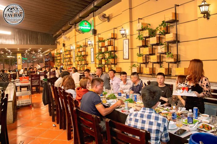 Bữa tiệc dê núi thượng hạng với đầy đủ các món ngon tại Hoa Lư Restaurant
