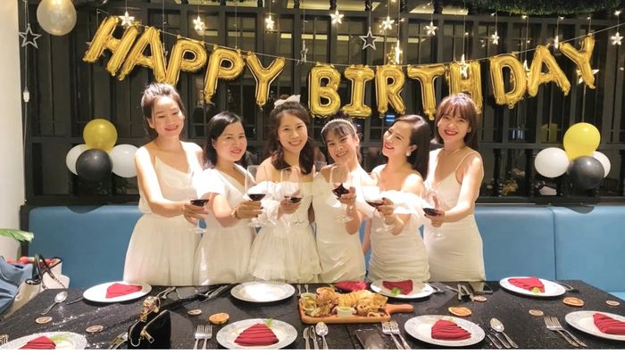 Không gian sang trọng và những món ăn nghệ thuật tại Compass Restaurant