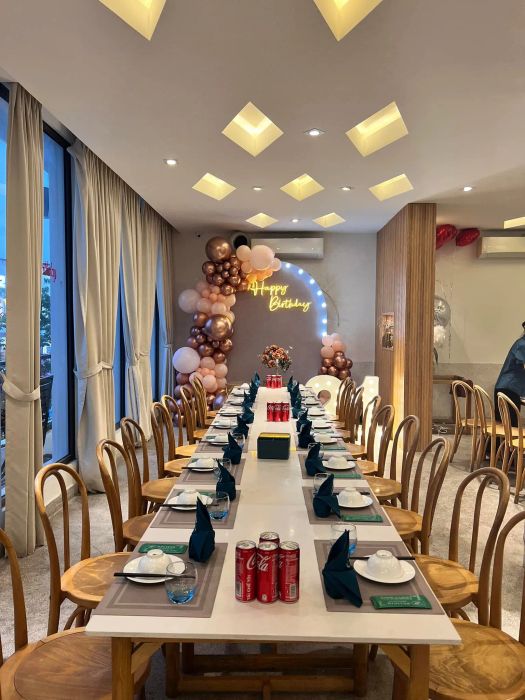 Không gian ấm cúng với view thành phố tại Delicio