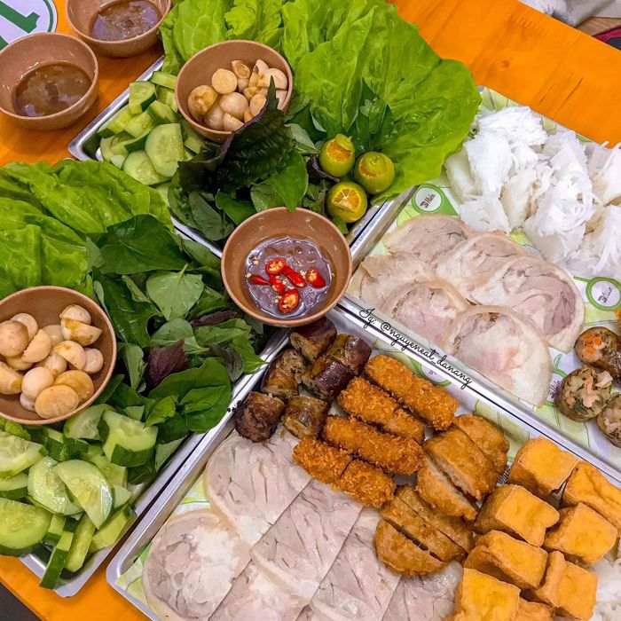 Hình ảnh 1 - Bún Đậu 3 Hiền: Mẹt lá chuối xanh điểm tô đậu rán vàng ruộm