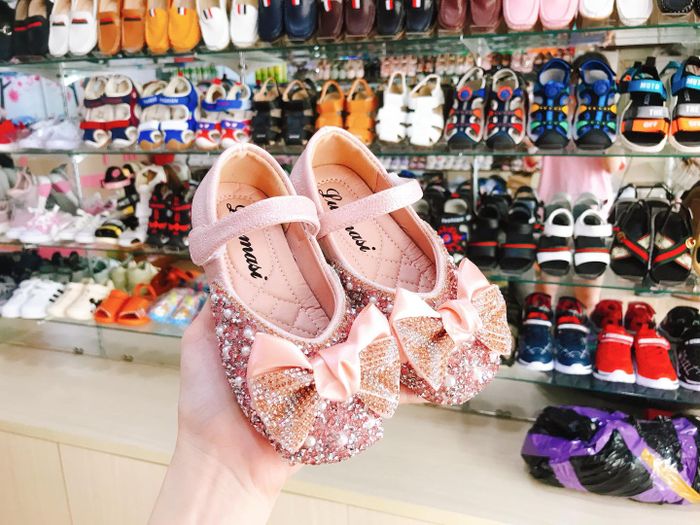 Khoai Tây Shop - Thế giới giày dép sắc màu (Ảnh 1)