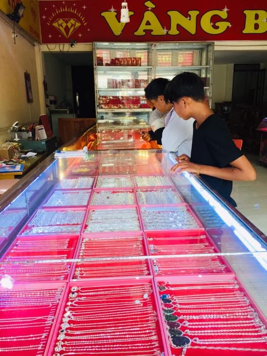 Không gian trưng bày sang trọng tại Vàng Bạc Sợi Phòng