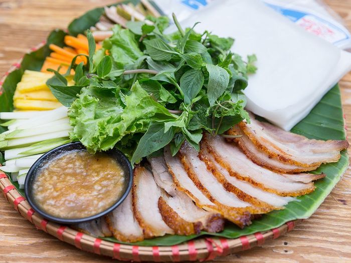Bánh tráng cuốn thịt heo Vân Béo - Tinh hoa ẩm thực miền Trung giữa lòng Hà Nội
