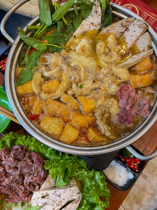 Nồi lẩu riêu cua bắp bò tóp mỡ hấp dẫn tại 36 Sơn Tây