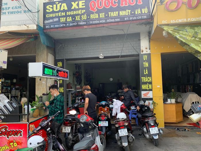 Không gian làm việc chuyên nghiệp tại Sửa Xe Quốc Huy - Nơi chăm sóc xe tận tâm