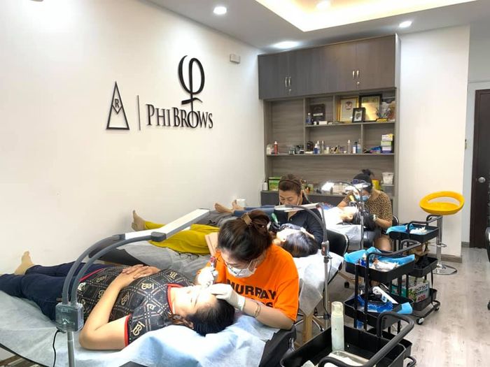 Hình ảnh thực tế tại Học viện Thẩm mỹ Phi Beauty