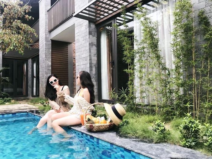 King Kong Homestay - Không gian xanh mát với hồ bơi vô cực