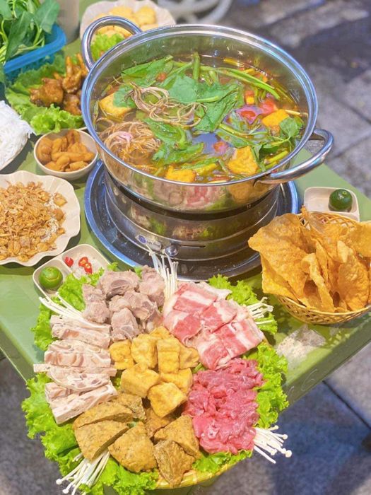 Không gian ấm cúng tại Lẩu Như Ý