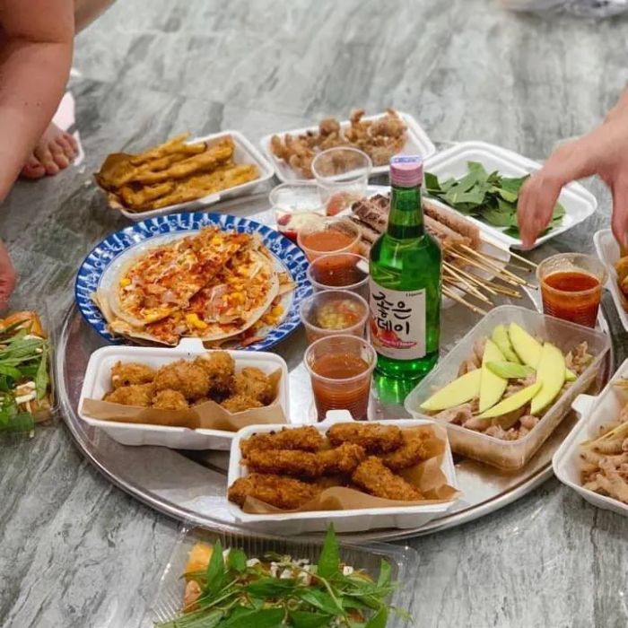 Không gian ấm cúng và những món ăn hấp dẫn tại Nem Nướng Mỗ Lao