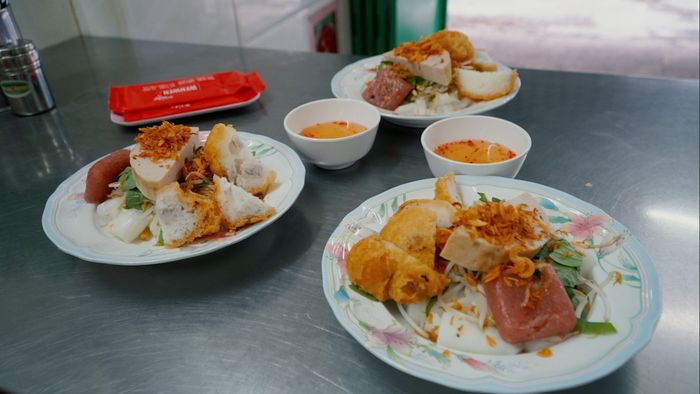 Bánh Ướt 992 - Tinh hoa ẩm thực Hoa - Việt qua từng sợi bánh