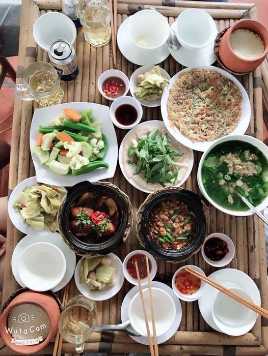 Không gian ấm cúng cùng món ngon đặc trưng tại Cơm niêu Hoa Sữa - Góc ảnh chân thực