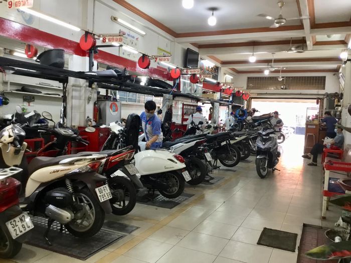 Hệ thống máy móc tiên tiến và khu vực sửa chữa đạt chuẩn tại Tài Lũ Motor